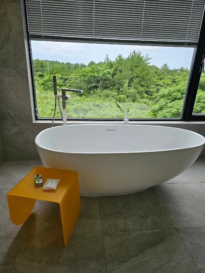 Aparthotel Almare Woljeong Jeju